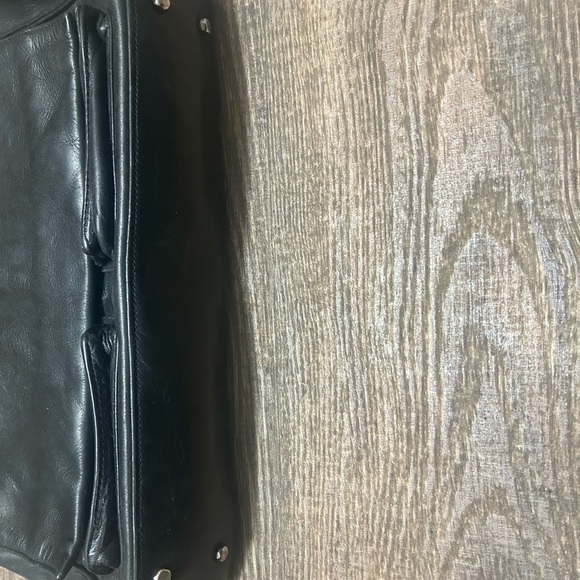 Danier MINT new as possible Black Leather Messenger/crossbody bag ultra soft - Picture 15 of 16